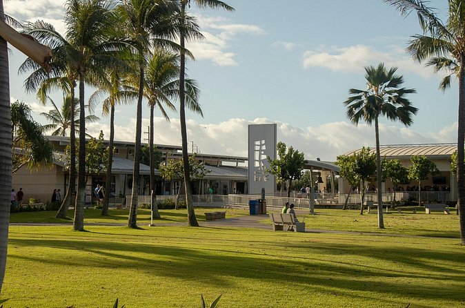 Best of Oahu: Pearl Harbor, Arizona Memorial and the Polynesian Cultural Center - Lunch at Hukilau Marketplace: an easy fuel stop mid-day
