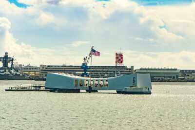 Best of Oahu: Pearl Harbor & Oahu Circle Island Tour from Waikiki - Pearl Harbor National Memorial: your first hour with context