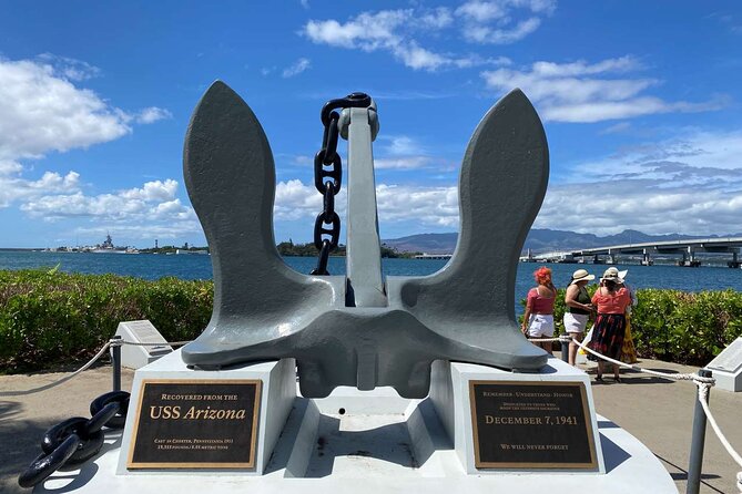 Deluxe Pearl Harbor, Arizona Memorial, and Visitor Center Tour - Food and comfort: snacks help, lunch does not