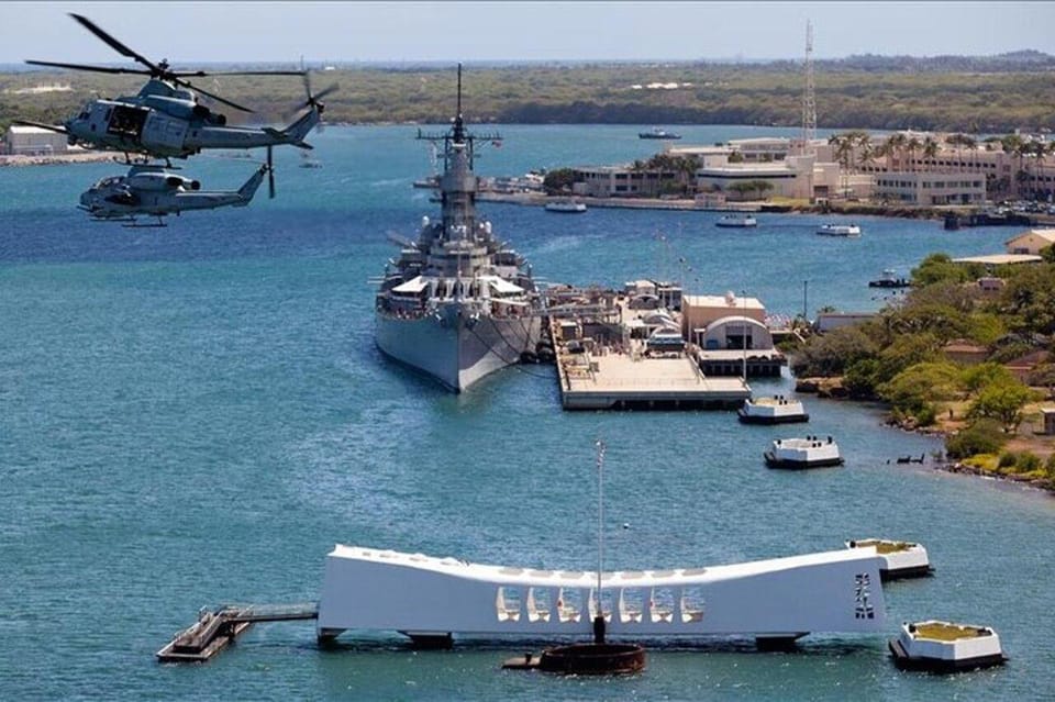 Honolulu: Pearl Harbor, USS Arizona and Battleship Missouri - Pearl Harbor Visitor Center: get oriented before you step onto the water
