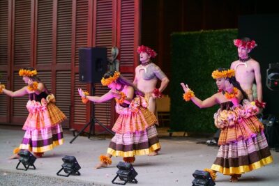 Maui Hula Show: Hula and Fire Dancing at South Maui Gardens - The 30–45 minute pre-show: Hawaiian music and a solo dancer