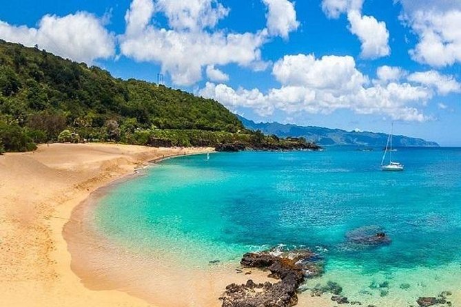 Oahu Grand Circle Island Experience from Waikiki - Kualoa Regional Park: Chinaman’s Hat Photos Without Any Hiking Pressure