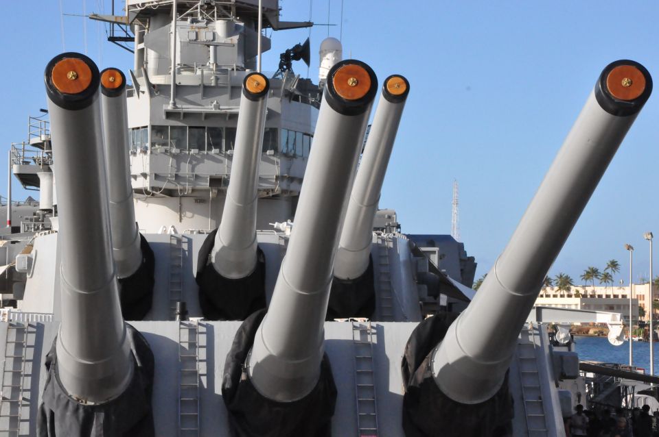 Oahu: Pearl Harbor, USS Arizona, Might Mo, & Honolulu Tour - Battleship Missouri (Mighty Mo): getting the scale right on deck