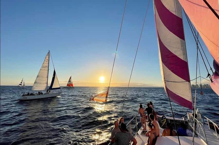 Oahu: Waikiki Sunset Catamaran Sail and Swim - How the boarding works at Pink Sails Waikiki (and how to avoid stress)