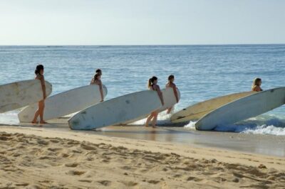 Outrageous Surf ScHool Lesson on Lahaina Side - The 90-minute rhythm: what the lesson feels like