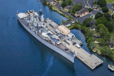 Pearl Harbor & Mini Circle Island Tour from Waikiki - Pearl Harbor Visitor Center: context before the memorial