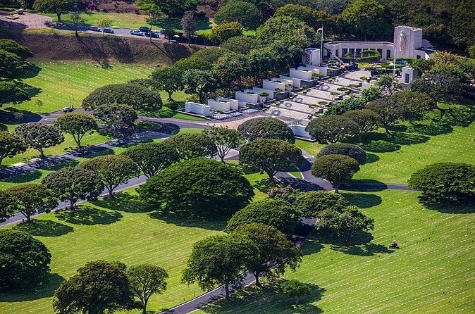 Pearl Harbor, National Memorial Cemetery and Honolulu City Tour - Price and value: why $59.82 can be a good deal (or not)