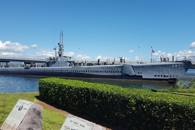 Pearl Harbor USS Arizona & Bowfin Submarine - Punchbowl Crater and the Honolulu landmarks: a needed breath between WWII stops