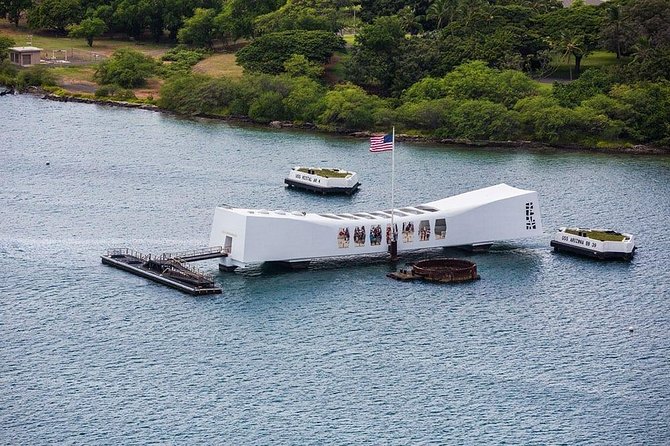 WWII Pearl Harbor Heroes Deluxe Tour - Pearl Harbor Aviation Museum and Lunch: When the Day Turns Practical